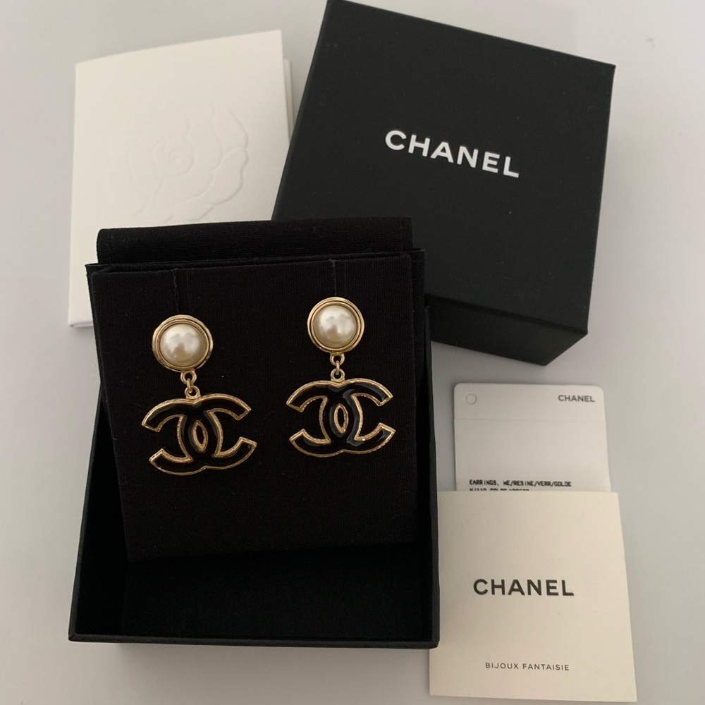 CHANEL Pearl Enamel CC Drop Earrings Black
